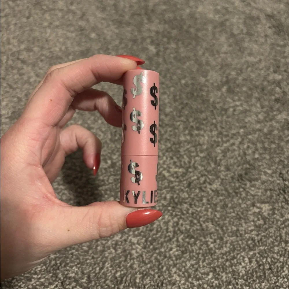 Kylie Cosmetics Matte Lipstick - Soft Pink - Picture 4 of 6